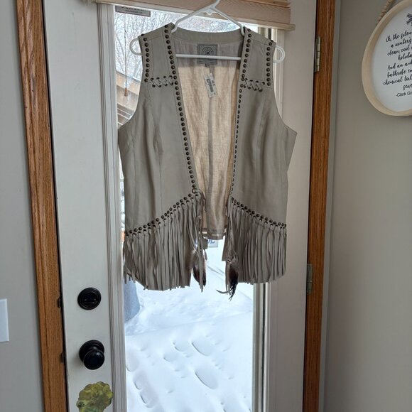 Double D Ranch Vest - Picture 3 of 14
